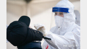 코로나19 신규확진 393명…이틀 연속 300명대