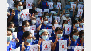 미얀마 불복종운동 대학가로 확산…수백명 항의시위 벌여
