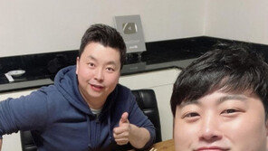 김호중, 대체복무 중 근황…“늘 감사해” 정호영 셰프와 훈훈 미소