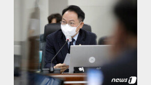 與 “빈틈없는 방역…변이바이러스 대책 마련 시급”