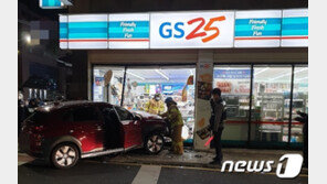 만취 50대 여성 몰던 차량 편의점 돌진…인명피해 없어