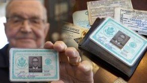 남극서 분실한 지갑 53년 만에 91세 주인 품으로…