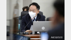 與 “코로나 보상, 두텁고 빠르게…재정당국 논의 임해주길”