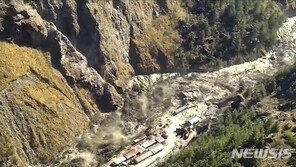 인도, 히말라야 빙하 떨어져녹아 댐 손괴…수십 명 사망 우려