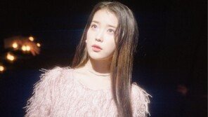 ‘봄날 답장’ 기다리며… 5집 내는 아이유에게 쓴 ‘밤편지’