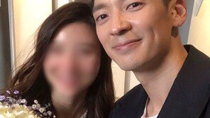 ‘깜짝 결혼’ 팀, 신부와 함께 “너무 많은 축하에 감격”