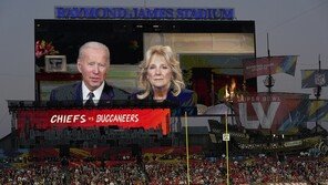 바이든, 슈퍼볼 전 영상 메시지…“코로나 사망자 기억”