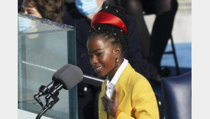 고먼, 브루스 스프링스틴, 더 위켄드…‘슈퍼볼’ 이모저모