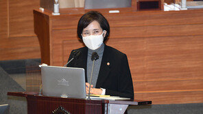 대정부질문 조국 딸 공방…“부정입학, 행정절차” “최종심 보고”