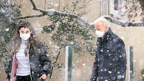 바이든 “시진핑, 민주주의적인 구석 없어… 中과 극한경쟁”