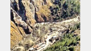 인도서 빙하 떨어져 생긴 급류에 170여명 실종