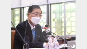 통일·외교장관 ‘한미훈련 연기·축소’ 불지피는데…국방장관은?