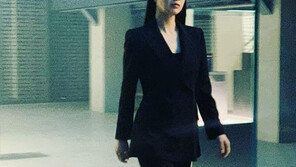 김태희, 42세 나이 믿기지 않는 ‘블랙 슈트’ 미모