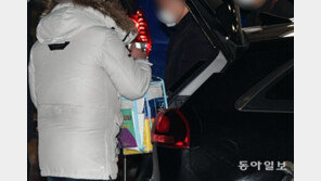 朴 전 대통령은 외국어 공부 중? 병원서 나온 소지품 살펴보니…[청계천 옆 사진관]