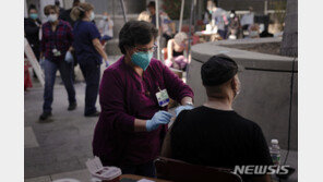 美 LA카운티, 대형 접종소서 2차 접종만…“물량 부족”