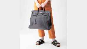 ‘명품백 잘라 만든 슬리퍼’ 뉴욕예술가들의 실험