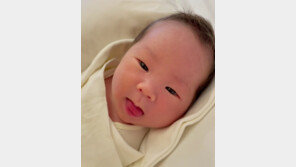 박은영, 생후 7일 된 아들 공개 “다들 아빠 얼굴이라고”