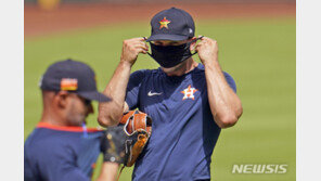 MLB 방역 강화…구장 내 동선 파악 위한 장비 착용
