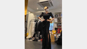 ‘청룡’ 빛낸 김혜수, 모자+드레스에도 완벽 비율 S라인