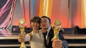유아인, 정유미와 청룡영화상 자축…‘찐친 케미’ 자랑