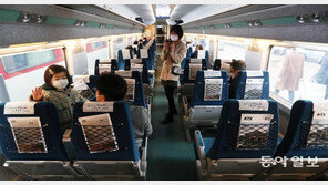 ‘나홀로’ 귀성객, 선물은 ‘방역 키트’…코로나로 달라진 귀성길 풍경[청계천 옆 사진관]