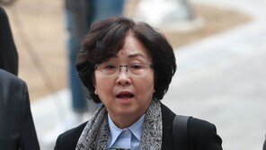 靑 “‘블랙리스트’ 없다”…野 “얼마나 더 뻔뻔해지려고”