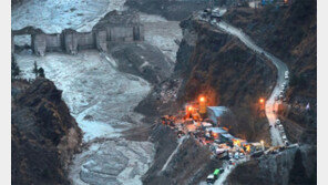 인도 빙하 홍수 현장… 170여명 생사 확인 안돼