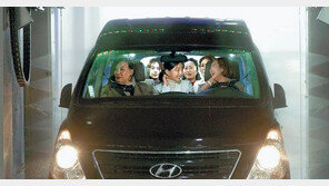 [TV속 영화관]명절에 뒤집개 대신 봉고차 열쇠 집어든 여인들의 로드무비