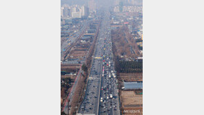 ‘서울→강릉 3시간20분’ 강원 고속도로 혼잡…나들이 행렬 겹쳐