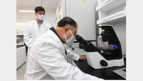 홍남기 “코로나19 치료제·백신에 1528억 지원…역량 결집”