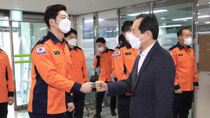 ‘설 근무’ 소방서·파출소 간 정 총리 “헌신 기억하겠다”