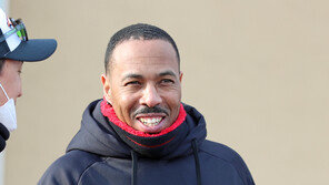 ‘캠프 합류’ 워싱턴 한화 코치…“선수 파악에 초점”