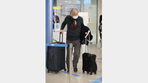 ‘귀국’ 백건우 “윤정희 아주 평온하게 지내고 있어…우린 아무 문제 없다”