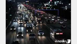 설날 고속도 귀성·귀경 겹치며 정체 극심…전국 교통량 429만대