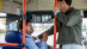 버스 급정거 시켜 올라탄 남녀…기사가 주의 주자 때리고 깨부숴