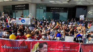 미얀마 시위, 첫 사망자 발생할 듯…뇌사 20대 인공호흡기 제거 결정