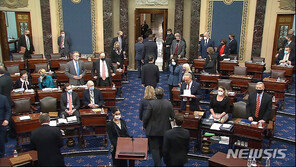 美상원, 트럼프 ‘내란선동’ 탄핵안 부결…‘반란표’ 7명에 그쳤다