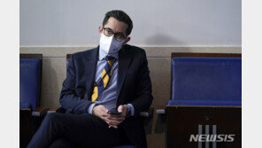 사생활 보도하려던 기자 위협한 백악관 부대변인 결국 사퇴