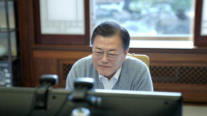 文대통령, 15일 국정 복귀…코로나·부동산·김명수 등 현안 산적