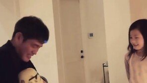 정용진, 셋째 딸 얼굴 공개…“내 사랑 3호”
