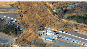 동일본 대지진 10주년 앞두고 규모 7.3 강진… 공포에 떤 日