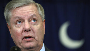 ‘트럼프 측근’ 그레이엄 “공화당 하원 장악시 해리스 탄핵”