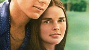 ‘러브스토리’ 두 주인공 ‘명예의 거리’에