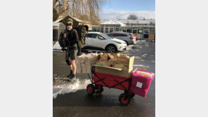 ‘학생들 굶을까 봐…’ 매일 8km 걸어 80인분 배달한 선생님