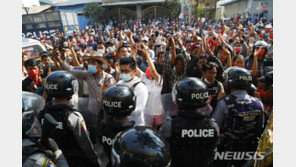 미얀마군, 반군부 시위대에 발포…사상자 불확실