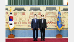 文대통령, 정의용에 “한반도 평화프로세스 마지막 기회”…‘한미협력’ 당부