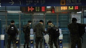 ‘80일 만의 외출’ 군 장병 휴가 재개 [청계천 옆 사진관]