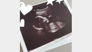 에픽하이 미쓰라, 결혼 6년만에 아빠 된다 “아내 권다현, 임신 23주차”