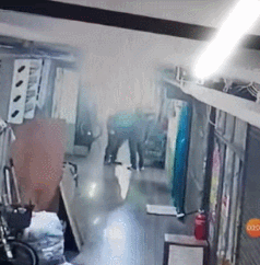 [영상]“눈·코·입 피범벅”…구미 금오시장서 60대 노인 무차별 폭행