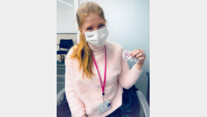 게이츠 딸 “백신 맞아도 아빠 뇌 이식 안되네”